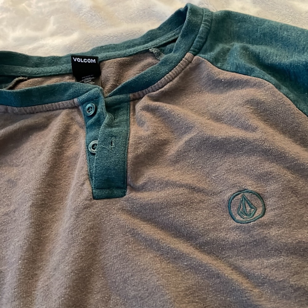 Volcom Size Large - image 2